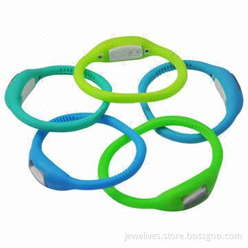 Promotional Silicone Bracelets with Heat and Freeze-resistant, Easy to Clean